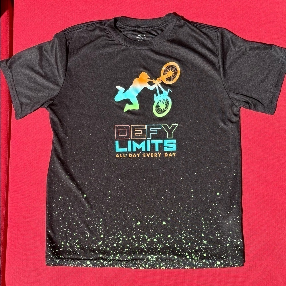 Boys DEFY black Tee size 10/12
